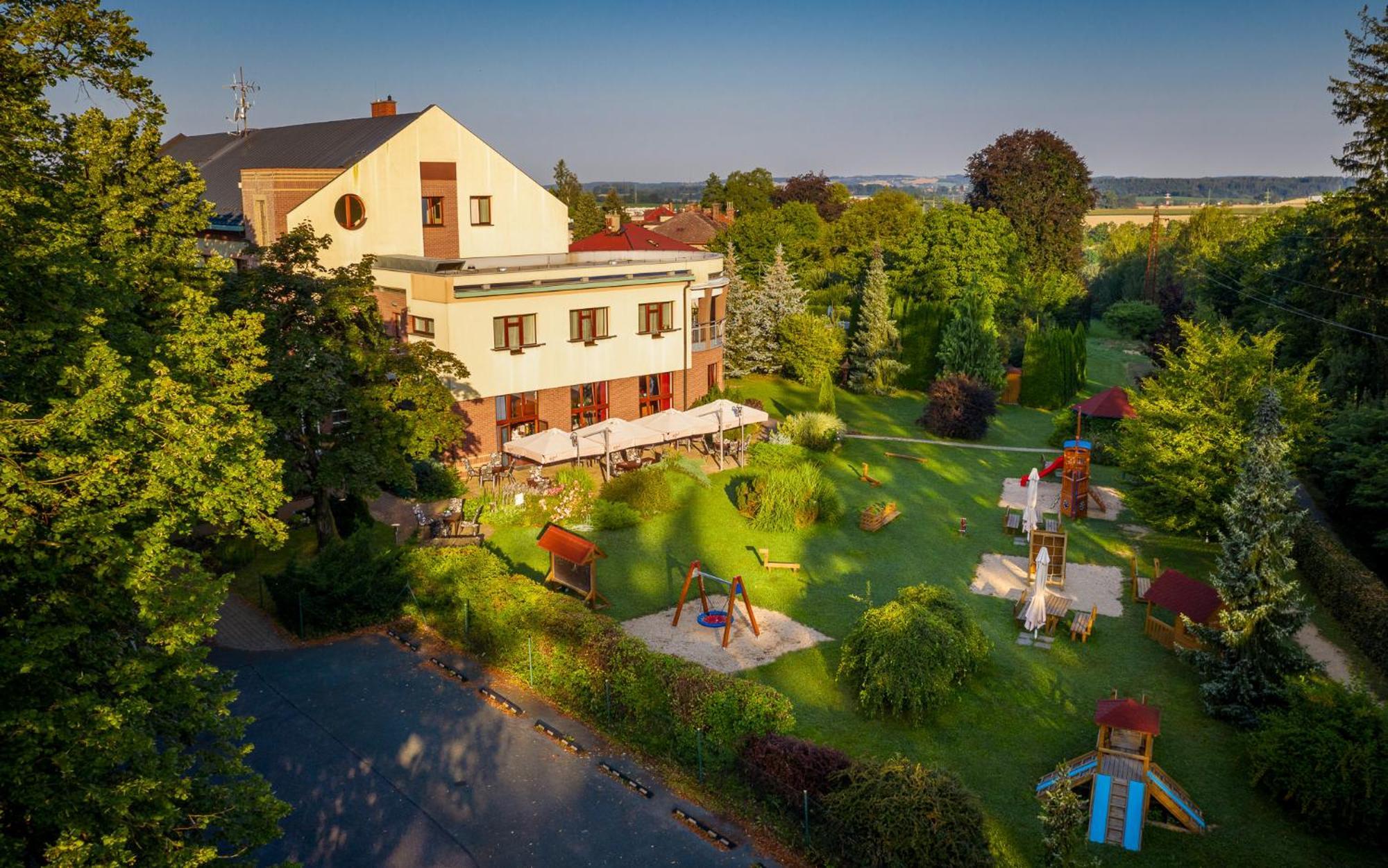 April Hotel Panorama Rychnov nad Kneznou Zewnętrze zdjęcie